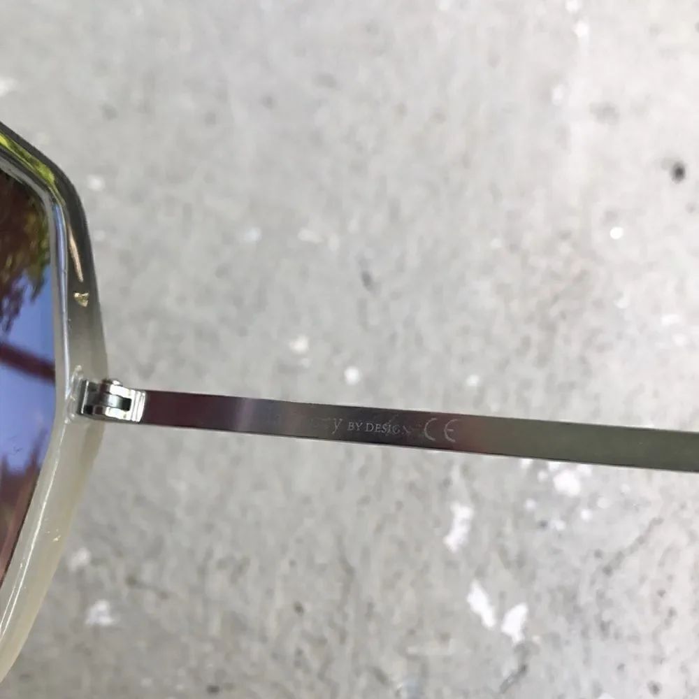 Laundry by Design sunglasses - Picture 3 of 4